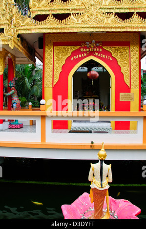 Il Buddha è riconosciuto dai buddisti come un risvegliato o maestro illuminato che ha insegnato al popolo,birmano Tempio del Buddha,Penang, Malaysia Foto Stock