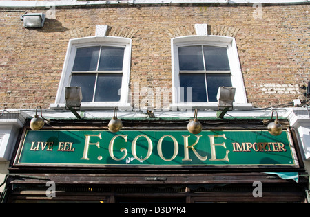 F Cooke pie e mash shop segno, Broadway Market, London Borough of Hackney, England, Regno Unito Foto Stock