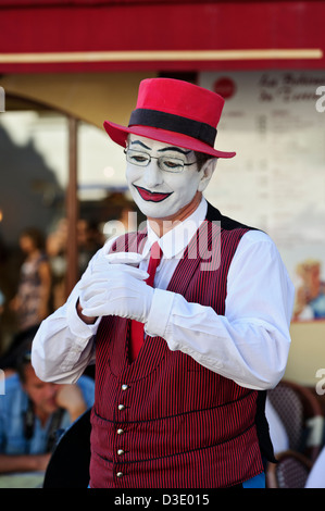 Mime artista sulla strada del quartiere di Montmartre, Paris, Francia. Foto Stock