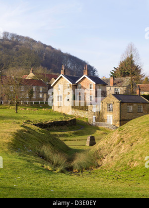 Case nel pittoresco villaggio di Hutton Le Hole North Yorkshire Foto Stock