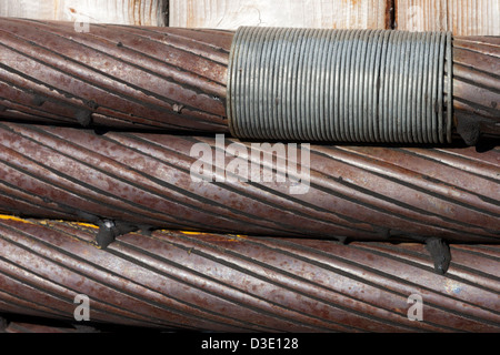 Ascensore cavo bobina filo cavo in acciaio fine di sollevamento del rotolo Foto Stock