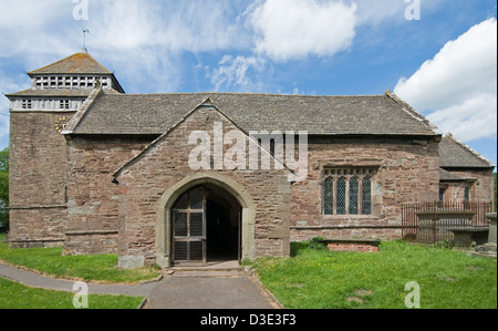 La chiesa di St.Bridget si trova nel villaggio di Skenfrith nel Monmouthshire nel Galles del Sud-Est, Regno Unito Foto Stock