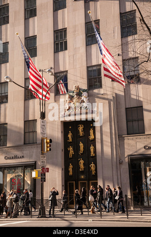 Il Rockefeller Center British Empire Building, 620 Fifth Avenue, New York Foto Stock