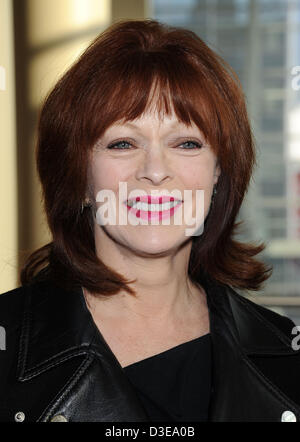 Febbraio 17, 2013 - Los Angeles, California, Stati Uniti - Frances Fisher arriva per il 2013 Writers Guild Awards al JW Marriott. (Credito Immagine: © Lisa O'Connor/ZUMAPRESS.com) Foto Stock