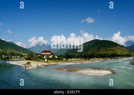 Punakha Dzong,una splendida fortezza tra due fiumi principali,incredibile posizione della ex capitale,Bhutan,36MPX,Hi-res Foto Stock