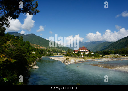 Punakha Dzong,una splendida fortezza tra due fiumi principali,incredibile posizione della ex capitale,Bhutan,36MPX,Hi-res Foto Stock