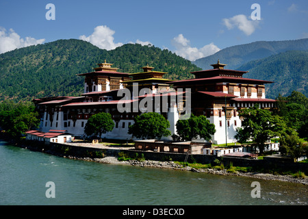 Punakha Dzong,una splendida fortezza tra due fiumi principali,incredibile posizione della ex capitale,Bhutan,36MPX,Hi-res Foto Stock