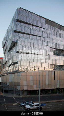 Canale 9 edificio costruito allo scopo, fritta speciale pattern, high-tech facility a 717 Bourke Street Melbourne Victoria Australia. Foto Stock