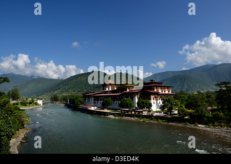 Punakha Dzong,una splendida fortezza tra due fiumi principali,incredibile posizione dell'ex capitale,+,ponte,Bhutan,36MPX,Hi-res Foto Stock