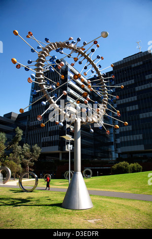 Un arte urbana lavoro chiamato Il blowhole dall artista Duncan Stemler a Docklands Park Melbourne Victoria Australia Foto Stock