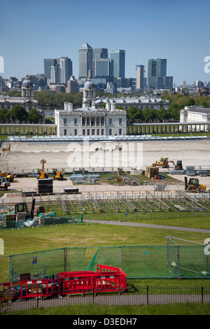 Vista verso a Canary Wharf e Isle of Dogs dal National Maritime Museum di Greenwich, London, England, Regno Unito, Europa Foto Stock