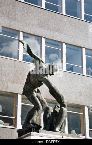 " Lo Spirito di del sindacalismo" scultura da Bernard prati di fronte sindacale sede del Congresso, London, England, Regno Unito Foto Stock