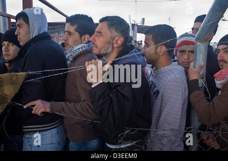 Circa 50.000 rifugiati siriani vengono alloggiati a Domiz Refugee Camp vicino alla città di Dohuk nel Kurdistan iracheno. Foto Stock