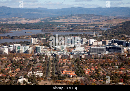 Elevata vista aerea di Canberra CBD e edilizia residenziale a Canberra in Australia Foto Stock