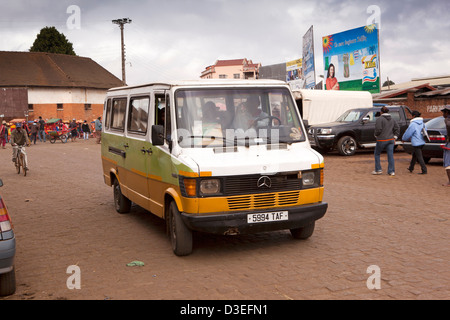 Madagascar, Antsirabe, Marche Sabotsy, trasporti, Taxi Brousse bus collettivo Foto Stock