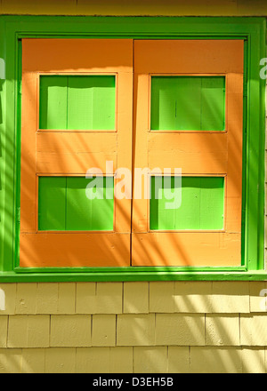 Tropicali dei Caraibi di persiane alle finestre St Kitts Foto Stock