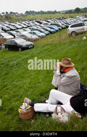 I visitatori di Epsom Race Course , Epsom, Inghilterra Foto Stock