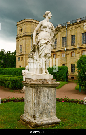 Monumenti e testimonianze nel Parco Gatchina Foto Stock