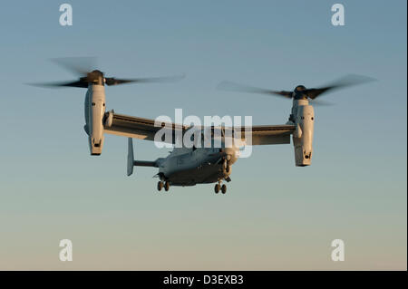 Vista aerea di un Marine Corps MV-22 Osprey dall'USS John C. Stennis battle group Febbraio 16, 2013 di pattuglia nel Mare Arabico. Foto Stock