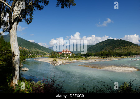 Punakha Dzong,una splendida fortezza tra due fiumi principali,incredibile posizione della ex capitale,Bhutan,36MPX,Hi-res Foto Stock