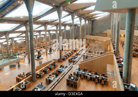 Interno della sala di lettura principale della Bibliotheca Alexandrina (Biblioteca di Alessandria), Egitto Foto Stock