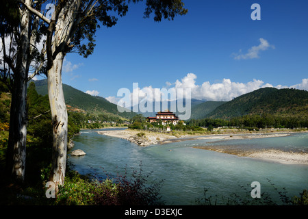 Punakha Dzong,una splendida fortezza tra due fiumi principali,incredibile posizione della ex capitale,Bhutan,36MPX,Hi-res Foto Stock