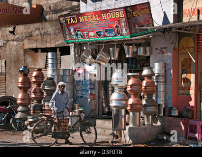 Fabbro Smith Laad Bazaar o Choodi Bazaar Charminar Hyderabad India Andhra Pradesh Foto Stock