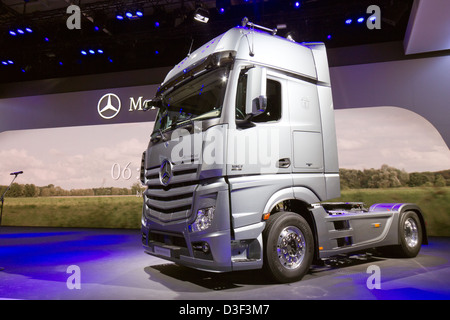 Nuova Mercedes Benz Actros 1851 LS Carrello a la IAA International Motor Show per i veicoli commerciali 2012. Hannover, Germania Foto Stock