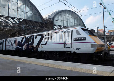 Costa est treni, 007 Promozione, Skyfall, treno a Londra Kings Cross. Foto Stock