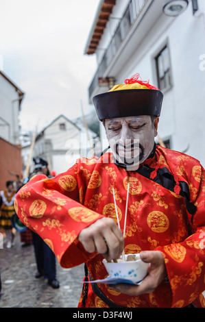 Il carnevale di Bielsa, uno dei più tradizionali di carnevale nei Pirenei, Aragona, Spagna. Foto Stock