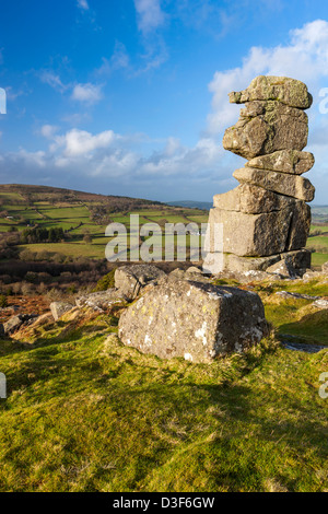 Bowerman del naso, una pila di granito spiovente sul Hayne giù nel Parco Nazionale di Dartmoor vicino Manaton, Devon, Inghilterra, Regno Unito, Europa. Foto Stock