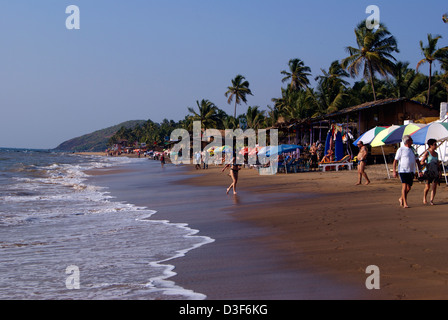 Anjuna Beach Goa stranieri e turisti meta di attrazione India Foto Stock