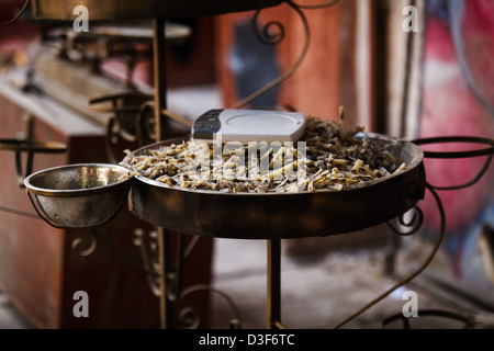 All'interno del soukh (mercato) nella parte vecchia della città di Tripoli a nord del Libano vicino alla frontiera siriana. Foto Stock