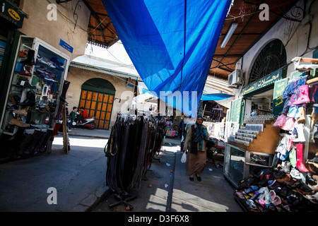 All'interno del soukh (mercato) nella parte vecchia della città di Tripoli a nord del Libano vicino alla frontiera siriana. Foto Stock