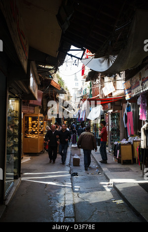 All'interno del soukh (mercato) nella parte vecchia della città di Tripoli a nord del Libano vicino alla frontiera siriana. Foto Stock
