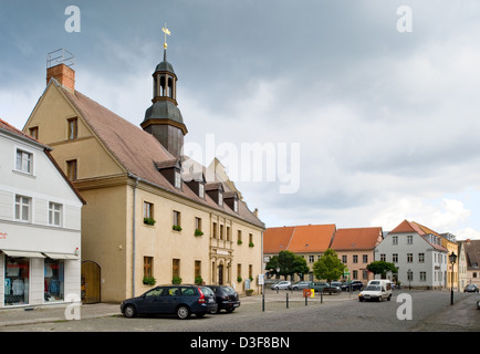 Bad Belzig, Germania, il municipio sulla piazza del mercato di Bad Belzig Foto Stock