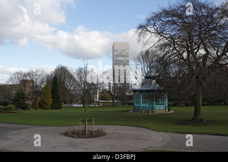 Sheffield University Arts torre Inghilterra come visto da Weston Park Foto Stock