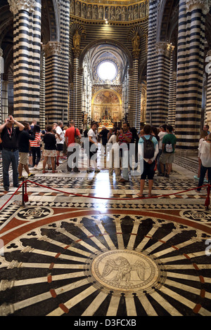 Interno del duomo di Siena Italia Foto Stock