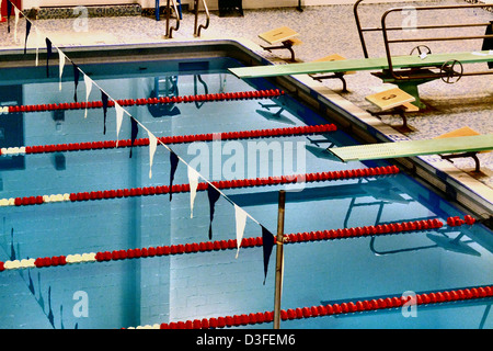 Una scuola della piscina o natatorium utilizzato per atletica in Connecticut, Stati Uniti d'America (stilizzata con una speciale tecnica di film Foto Stock