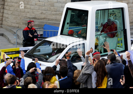 Barcelona, Spagna, Papa Benedetto XVI. Il popemobile Foto Stock