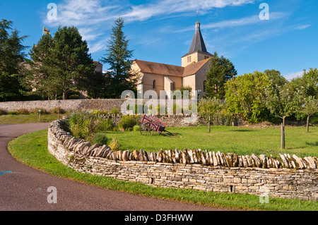 St Philippe e St Jacques chiesa nel villaggio di Châteauneuf en Auxois, Côte d'Or, Borgogna, Francia Foto Stock