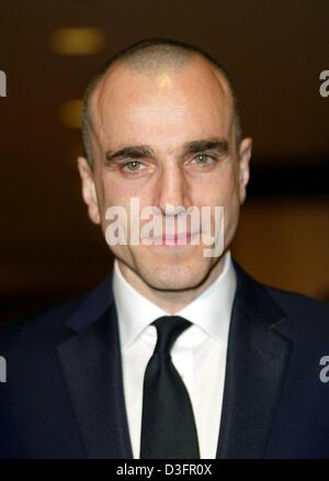 (Dpa) - attore irlandese Daniel Day-Lewis ("Gangs of New York"), uno dei presentatori della DGA awards, pone dietro le quinte del Directors Guild of America (DGA) awards show di Los Angeles, 1 marzo 2003. Foto Stock