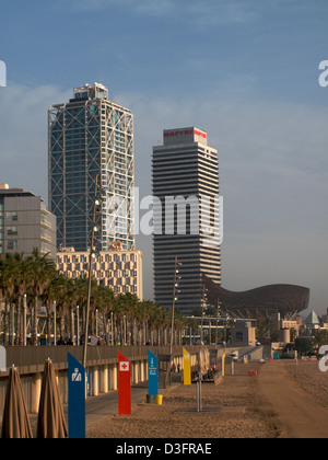 La spiaggia e gli hotel a Barcellona Spagna Foto Stock