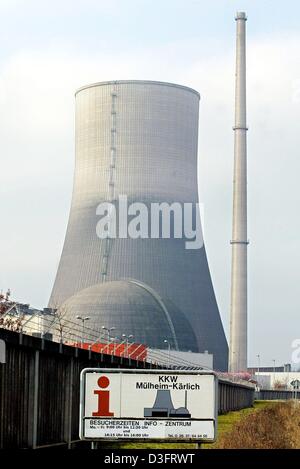 (Dpa) - Una vista della centrale nucleare Muelheim-Kaerlich vicino a Coblenza, Germania, 10 febbraio 2003. Lo smantellamento della centrale elettrica, che è stato chiuso nel 1998, è destinato a durare per un periodo di dieci anni, con il ministro dell'ambiente dello stato della Renania Palatinato detto. È il reattore più grande che sia mai stato abbattuto in Germania. Foto Stock