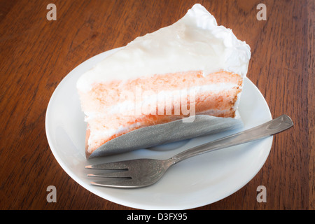 Noce di cocco la torta con panna montata layer Foto Stock