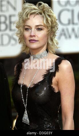 (Dpa) - US attrice Sharon Stone ('Istinto di base', 'Casino') pone dopo il sessantesimo Golden Globe Awards show di Beverly Hills, 19 gennaio 2003. Foto Stock