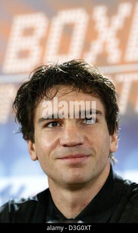 (Dpa) - Markus Beyer, Tedesco super middleweight boxer illustrato nel corso di una conferenza stampa a Leipzig, Germania, 2 marzo 2003. Beyer è la corrente a Challenger per il titolo di Campione del Mondo in super middleweight boxe. Egli combatterà contro l'attuale campione boxeur canadese Eric Lucas al WBC (World Boxing consiglio) campioni del mondo combattere in super middleweight boxe il 5 marzo 2003. Foto Stock