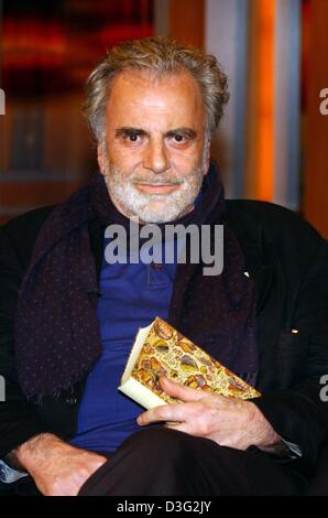 (Dpa) - Maximilian Schell, Svizzero di teatro e cinema actor, raffigurato in Amburgo, 11 marzo 2003. In 1961 ha giocato la difesa avvocato in contro i crimini di guerra epica di 'giudizio di Norimberga", per la quale ha vinto un miglior attore Oscar. Schell è anche apparso in film come "Topkapi', 'un ponte troppo lontano' e 'Croce di Ferro". Foto Stock