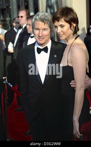 (Dpa) - attore statunitense Richard Gere e sua moglie Carey Lowell arrivano al Screen Actors Guild (SAG) Awards di Los Angeles, 9 marzo 2003. Foto Stock