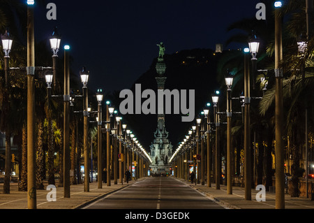 Il Monumento di colombo visto dal Passeig de Colom. Barcellona, Spagna. Foto Stock